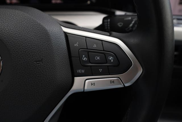 VOLKSWAGEN Golf usata, con Touch screen