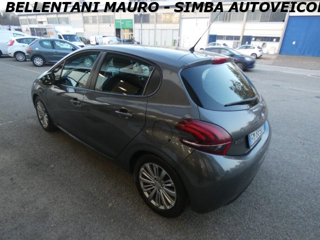 PEUGEOT 208 usata, con Autoradio