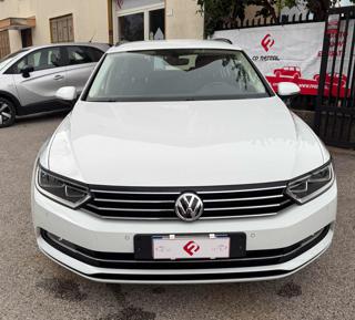 VOLKSWAGEN Passat Variant usata, con Frenata d