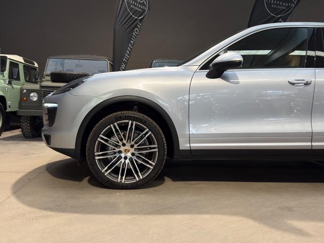 PORSCHE Cayenne usata, con Autoradio