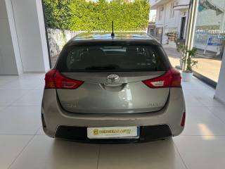 TOYOTA Auris usata 18