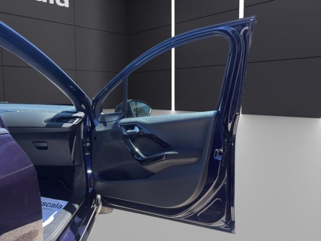 PEUGEOT 208 usata, con Volante multifunzione