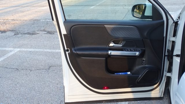 MERCEDES-BENZ GLB 200 usata, con Tetto panorama