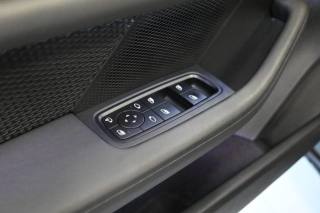 PORSCHE Taycan usata 41