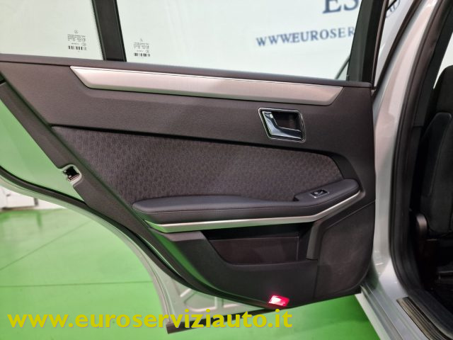 MERCEDES-BENZ E 220 usata, con Sistema lavafari
