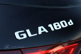 MERCEDES-BENZ GLA 180 usata, con Leve al volante