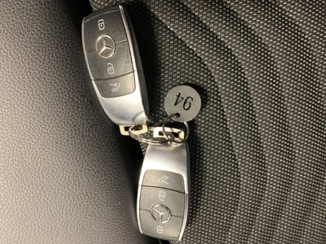 MERCEDES-BENZ GLB 200 usata, con MP3