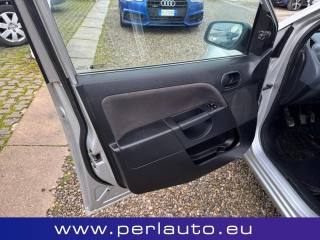 FORD Fiesta usata, con Autoradio