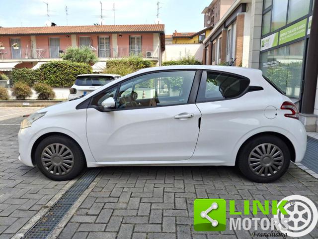 PEUGEOT 208 usata, con Volante in pelle