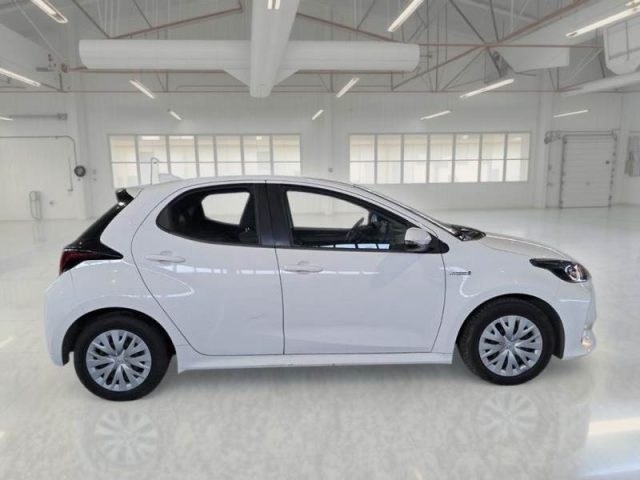 TOYOTA Yaris usata, con Autoradio