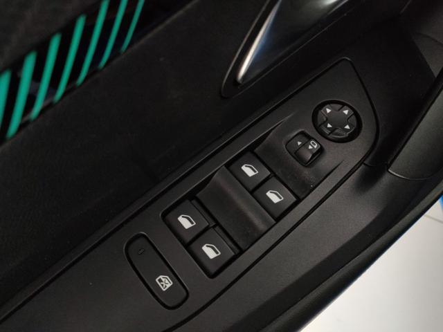 PEUGEOT 2008 usata, con Sistema di navigazione