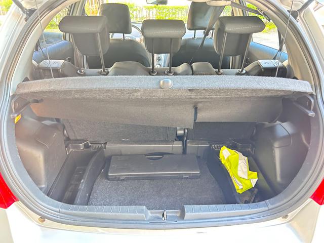 TOYOTA Yaris usata 44
