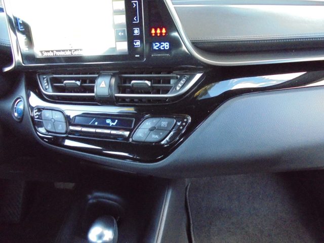 TOYOTA C-HR usata 24