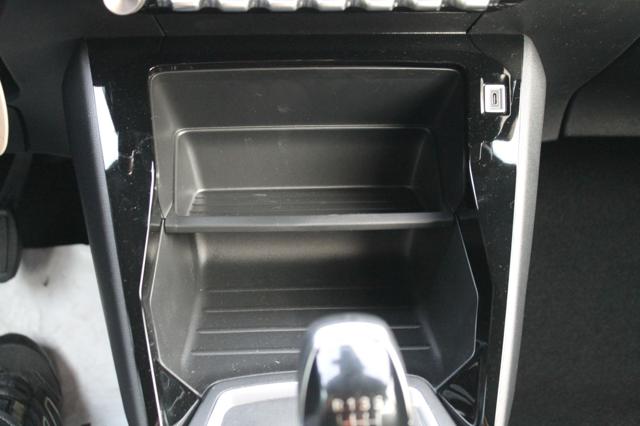 PEUGEOT 2008 usata, con Sedile posteriore sdoppiato