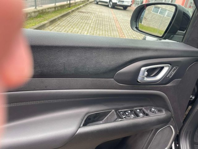 JEEP Compass usata, con Autoradio digitale