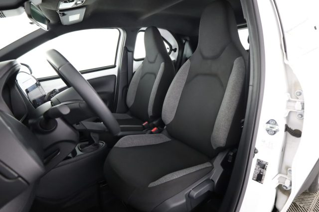 TOYOTA Aygo X usata 7