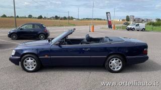 MERCEDES-BENZ E 200 usata 32