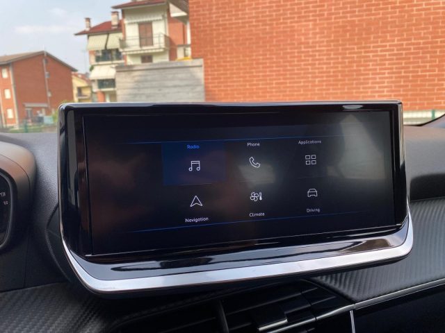 PEUGEOT 2008 usata, con Autoradio digitale