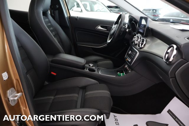 MERCEDES-BENZ GLA 200 usata, con Sensori di parcheggio anteriori