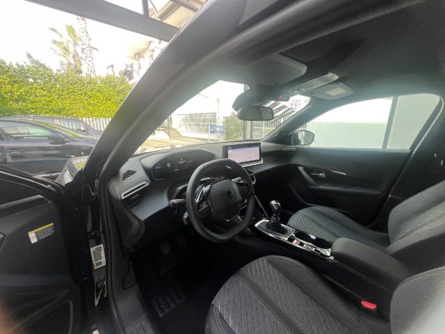 PEUGEOT 2008 usata, con Volante multifunzione