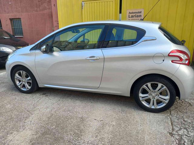 PEUGEOT 208 usata, con Airbag Passeggero