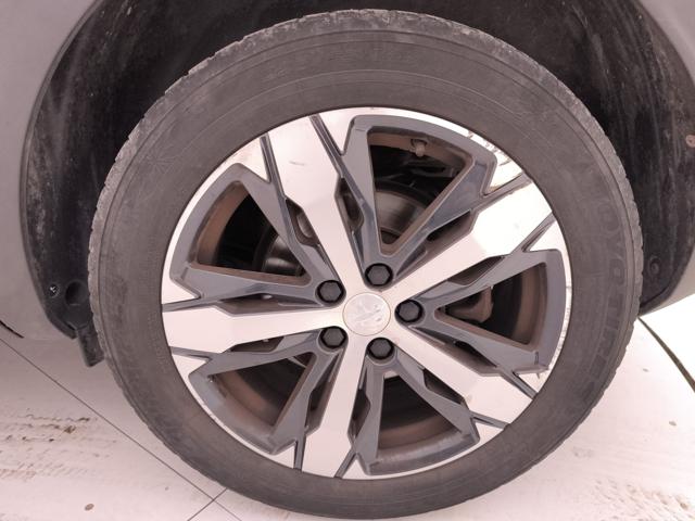 PEUGEOT 3008 usata, con Leve al volante