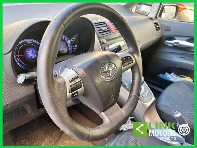TOYOTA Auris usata, con USB