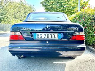 MERCEDES-BENZ E 200 usata, con Cerchi in lega