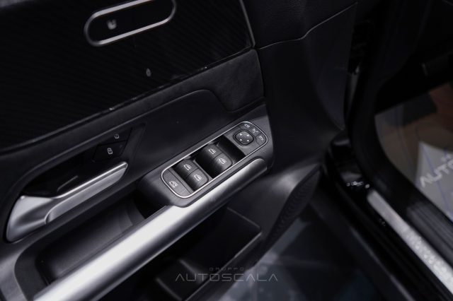 MERCEDES-BENZ GLA 200 usata, con Controllo automatico clima