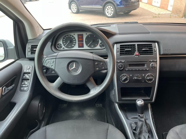 MERCEDES-BENZ B 180 usata, con Alzacristalli elettrici