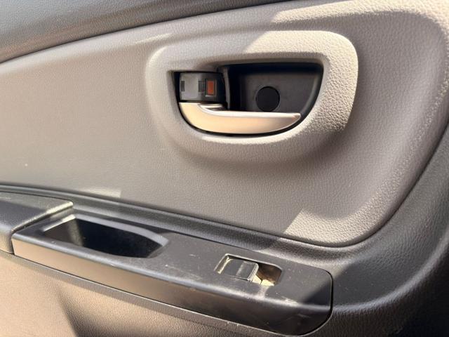 TOYOTA Yaris usata, con Specchietti laterali elettrici