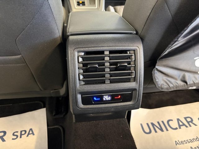 VOLKSWAGEN Golf usata, con USB