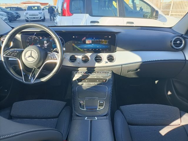 MERCEDES-BENZ E 200 usata, con Autoradio digitale