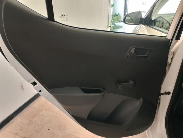 HYUNDAI i10 usata 17