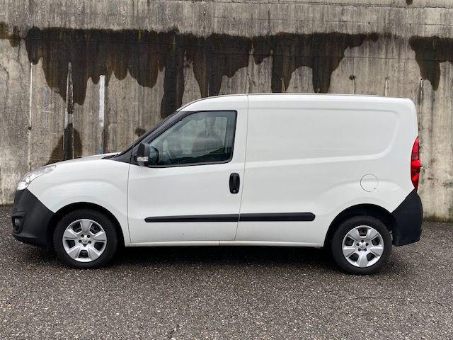 OPEL Combo usata, con Alzacristalli elettrici