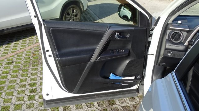 TOYOTA RAV 4 usata, con Limitatore di velocità