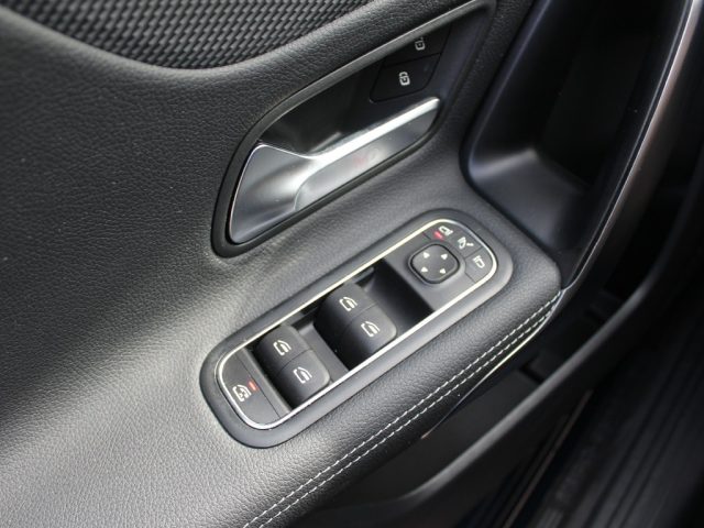 MERCEDES-BENZ A 180 usata, con Autoradio digitale