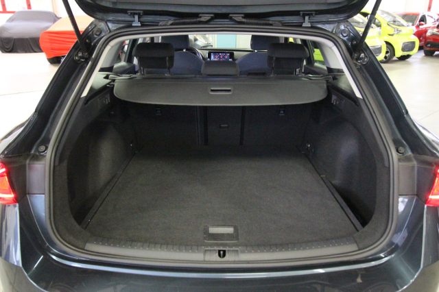 SEAT Leon usata, con Fari LED