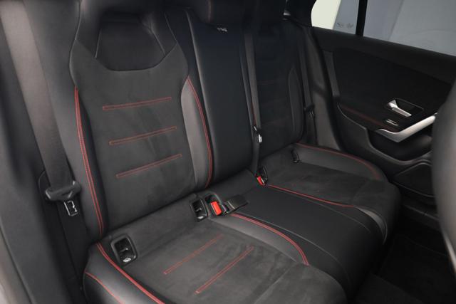 MERCEDES-BENZ CLA 200 usata, con Sedile posteriore sdoppiato