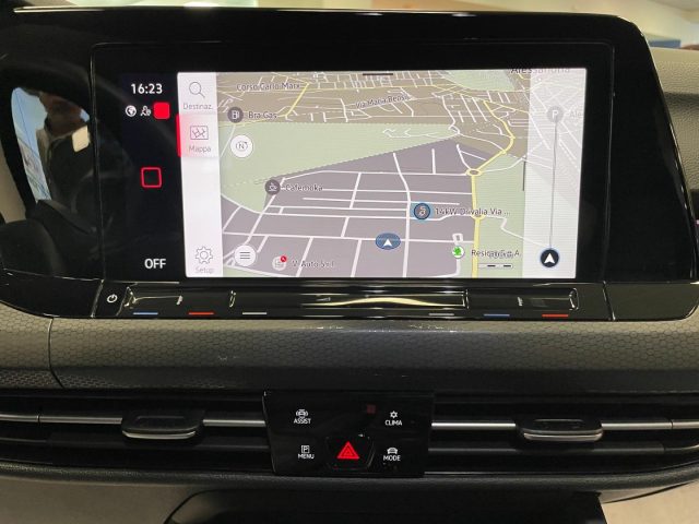VOLKSWAGEN Golf usata, con USB