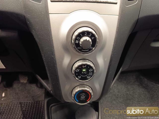 TOYOTA Yaris usata 19