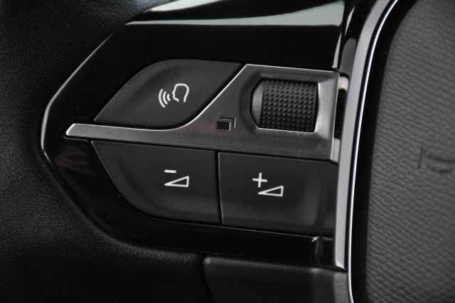 PEUGEOT 2008 usata, con USB