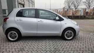 TOYOTA Yaris usata, con Autoradio