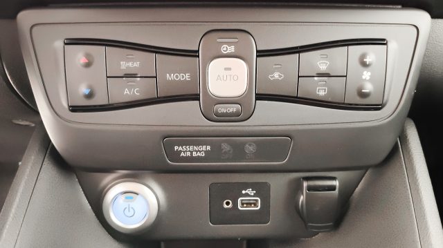 NISSAN Leaf usata, con Fendinebbia