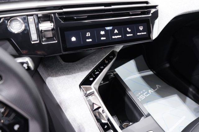 PEUGEOT 3008 usata, con Fari LED