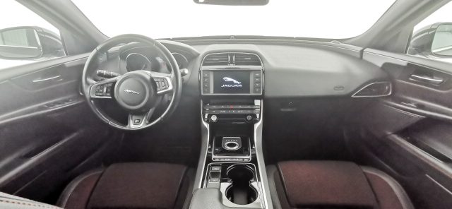 JAGUAR XE usata, con Sensori di parcheggio anteriori
