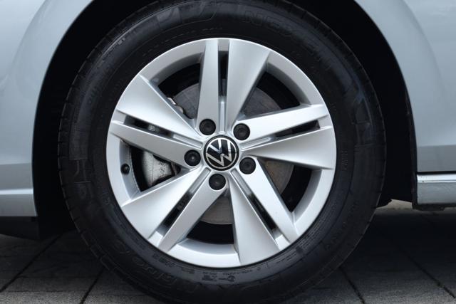 VOLKSWAGEN Golf usata, con Freno di stazionamento elettrico