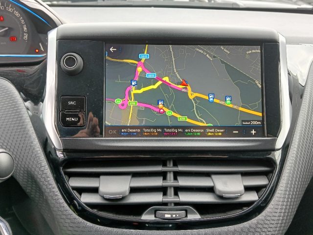 PEUGEOT 2008 usata, con Sistema di navigazione