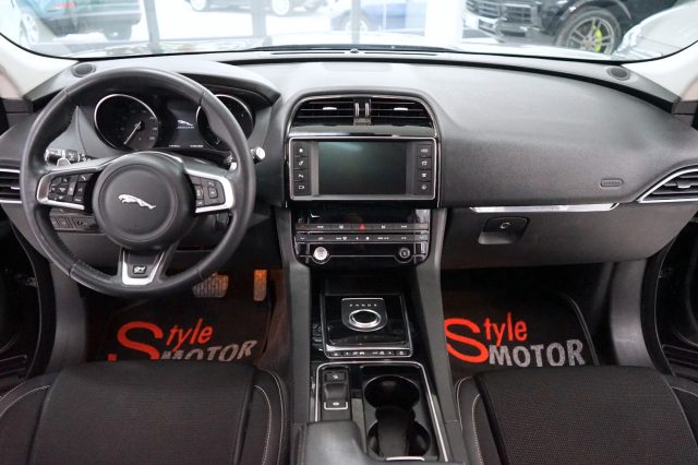 JAGUAR F-Pace usata, con Autoradio