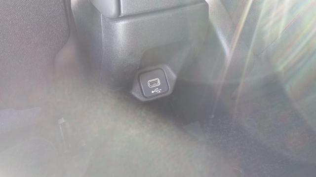 JEEP Renegade usata, con USB